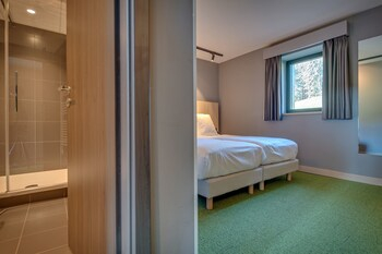 Others 4, Golf Hôtel Five Nations, Namur