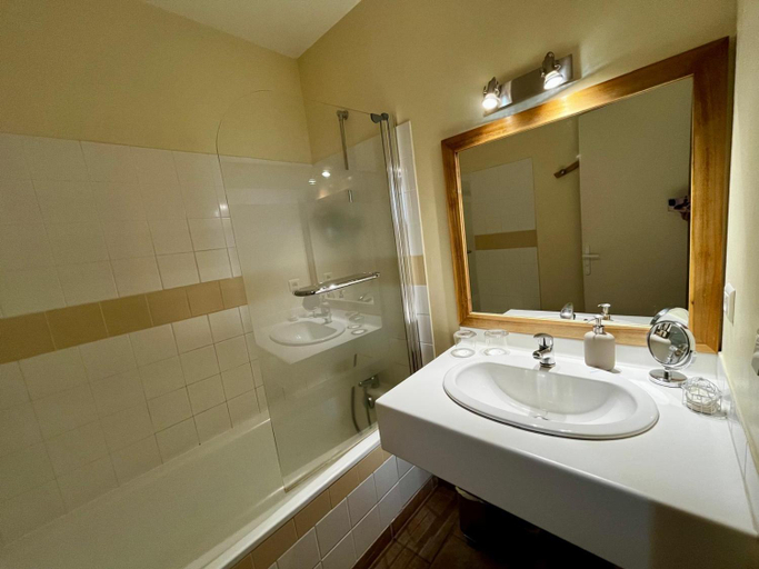Bathroom 2, Chambres d'hotes les Etoiles, Puy-de-Dôme