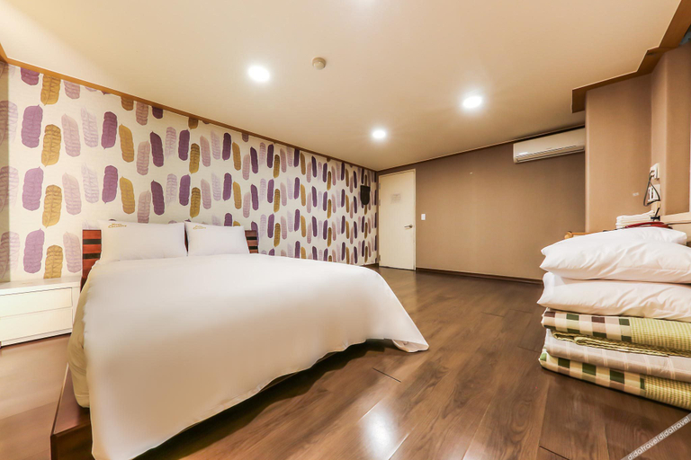 Bedroom 2, Boryeong (Daecheon) Coconut Motel, Boryeong