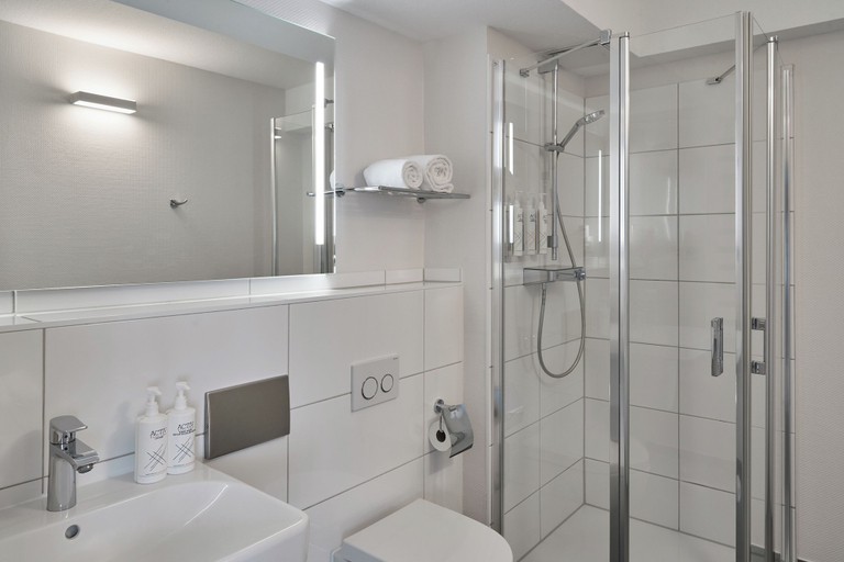 Bathroom 4, Four Points Flex by Sheraton Kiel, Kiel