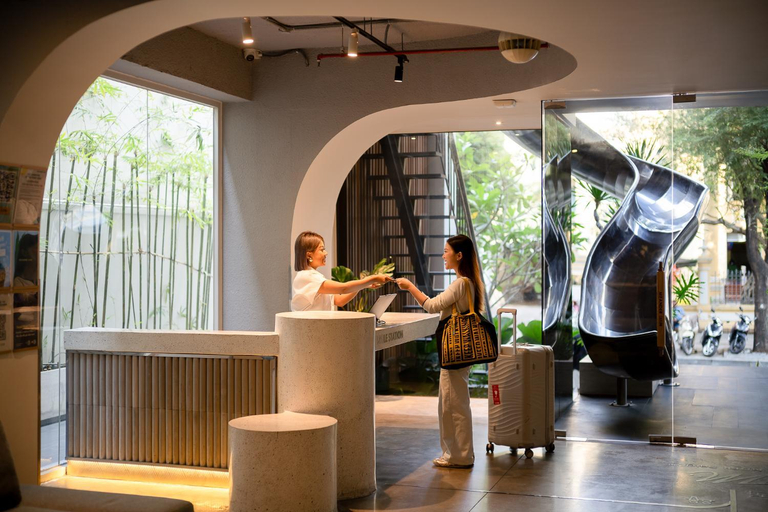 Public Area 2, MEANDER Saigon, District 1