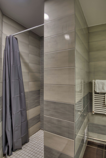 Bathroom 3, City Budget Hotel, Budapesti