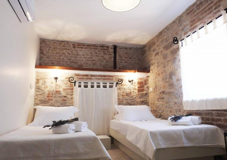 Bedroom 4, Kucukkoy Otel, Ayvalık