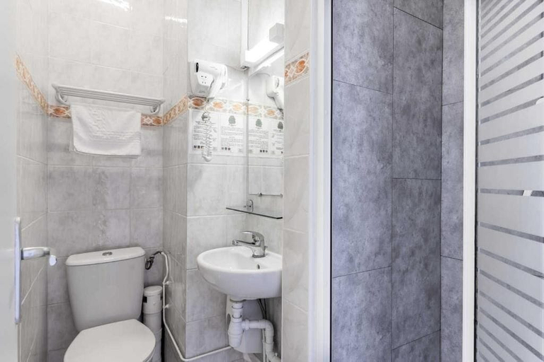 Bathroom 4, Hôtel Rouen Alba, Seine-Maritime