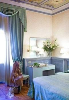 Others 2, Hotel Zara, Roma