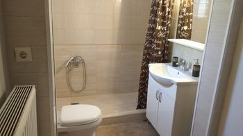 Bathroom 5, George Apartments by the Sea and Airport, Attica