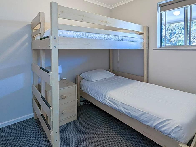 Bedroom 2, Arkana Motor Inn & Terrace Apartments, Mount Gambier