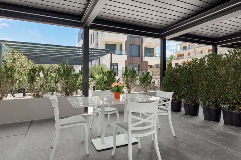 Food & Drinks, Dimitris Residence