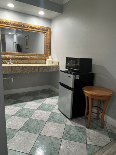 Bathroom, Amber Motel, Los Angeles