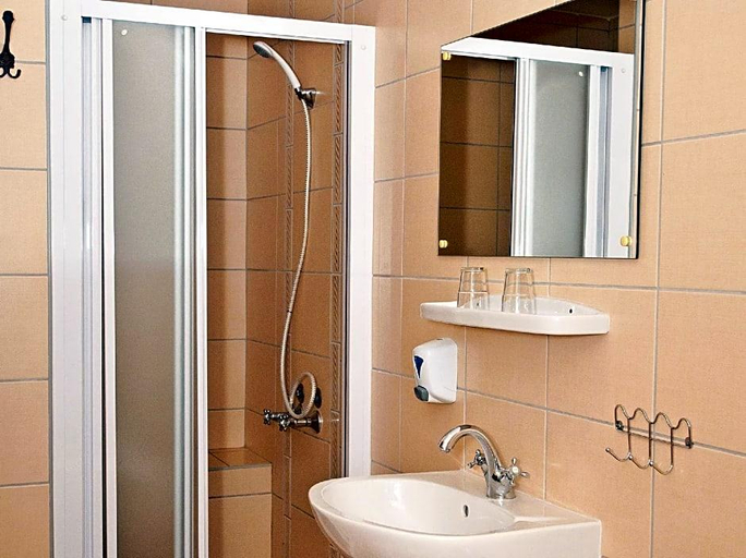 Bathroom 4, Klastrom, Győr