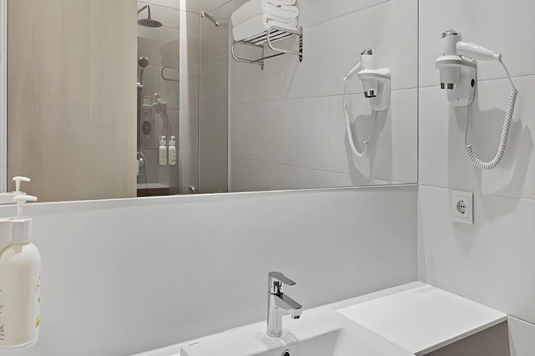 Bathroom 4, B&B Hotel Santiago Milladoiro, A Coruña
