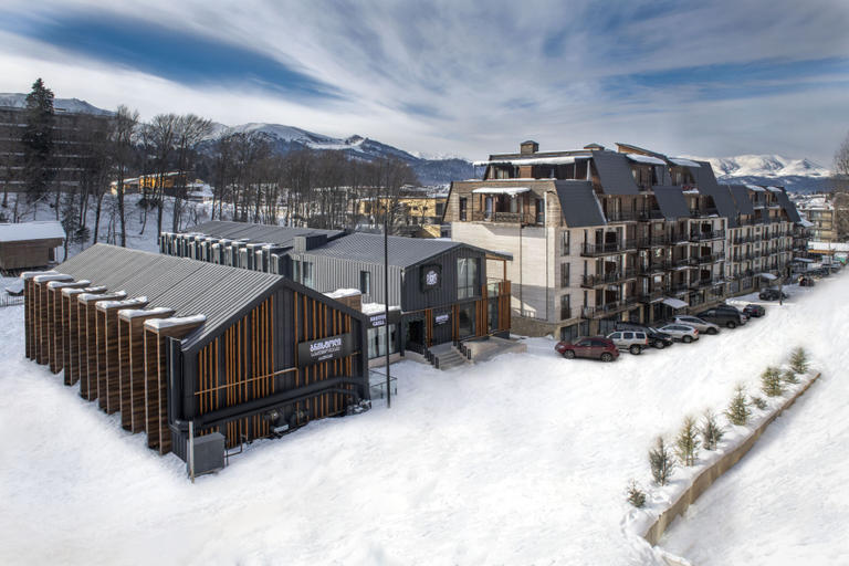 Exterior & Views