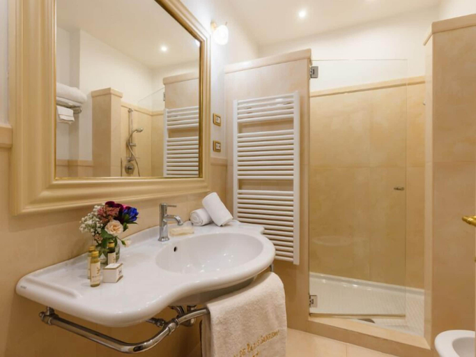 Bathroom 5, Hotel De Paris Sanremo, Imperia