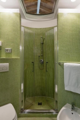 Bathroom 3, San Lorenzo, Verona