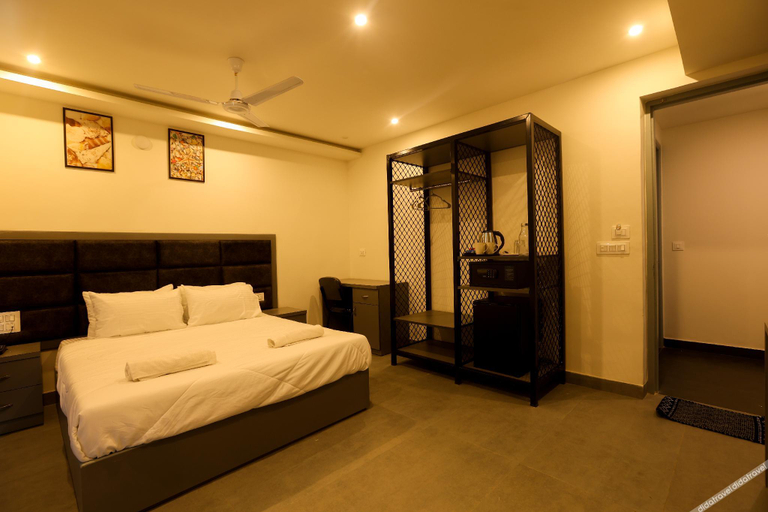 Bedroom 3, Coastal Pearl Hotel Miramar Panaji , North Goa