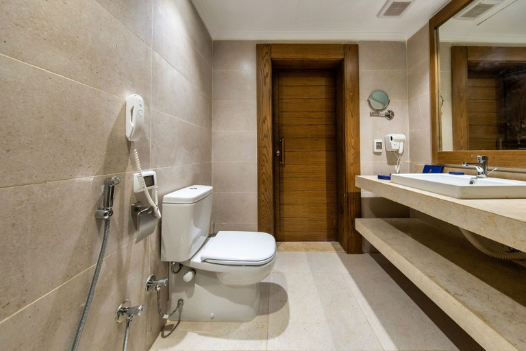 Bathroom 4, Retac Abu Simbel, Unorganized in Aswan
