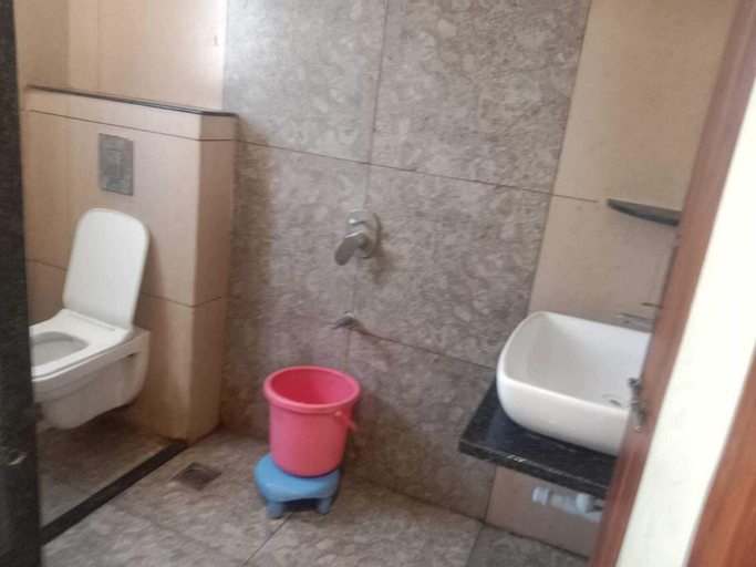 Bathroom 3, Sai Gangotri Hotel, Ahmadnagar
