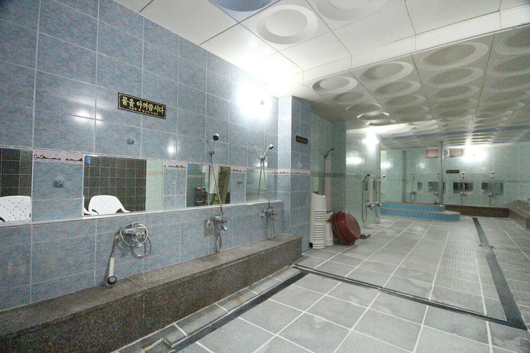 Bathroom 2, Yecheon Paradise Hotel, Yecheon