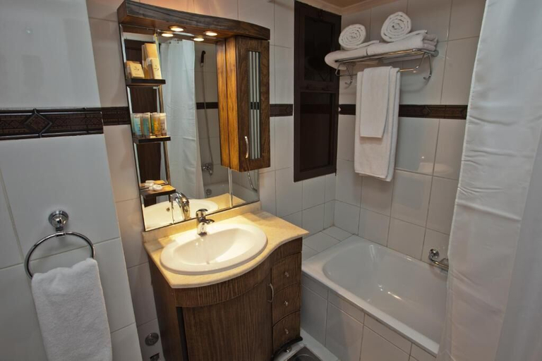 Bathroom 4, Queens Land Hotel, Kasrouane