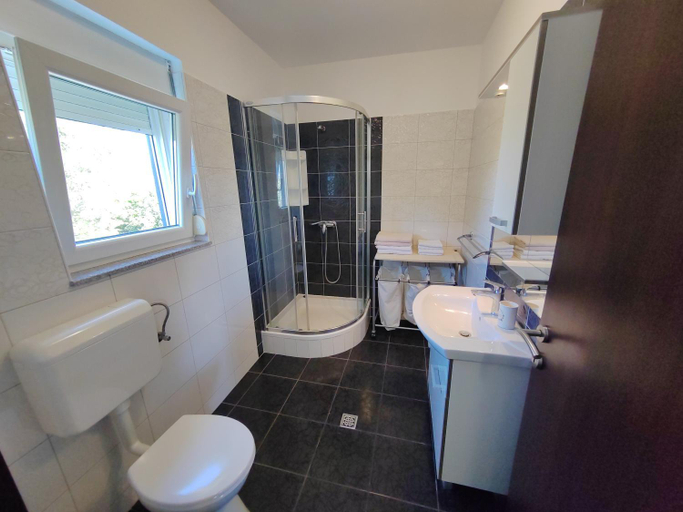 Bathroom 3, Apartment Zatonka 2, Nin