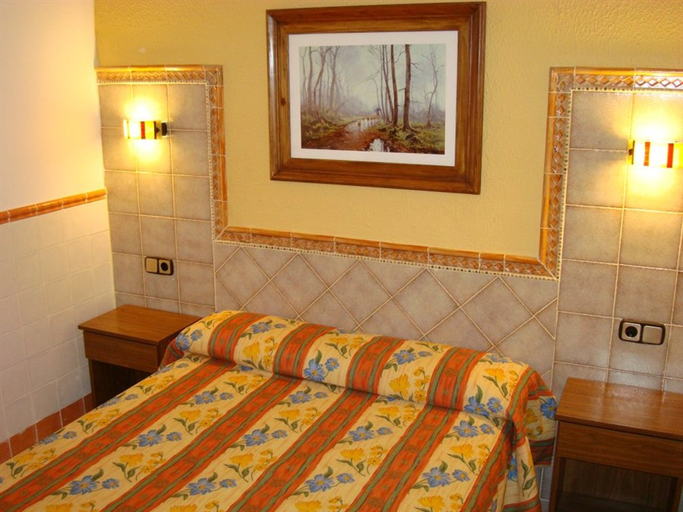 Bedroom 3, Univers, Girona