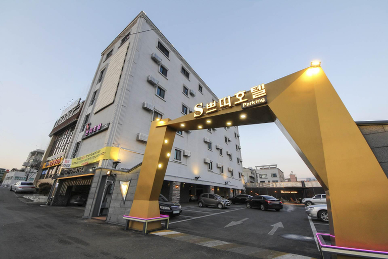 Exterior & Views 2, S Petite Hotel, Chuncheon