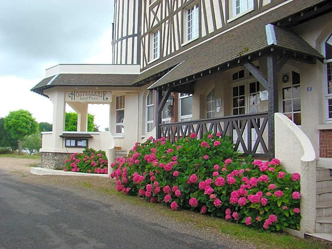 Exterior & Views 4, Logis Hostellerie Saint Pierre, Eure
