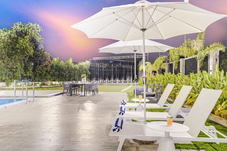 Outdoor dining 5, ELIVAAS Meraki Luxe 6BHK Glass Villa, Pune