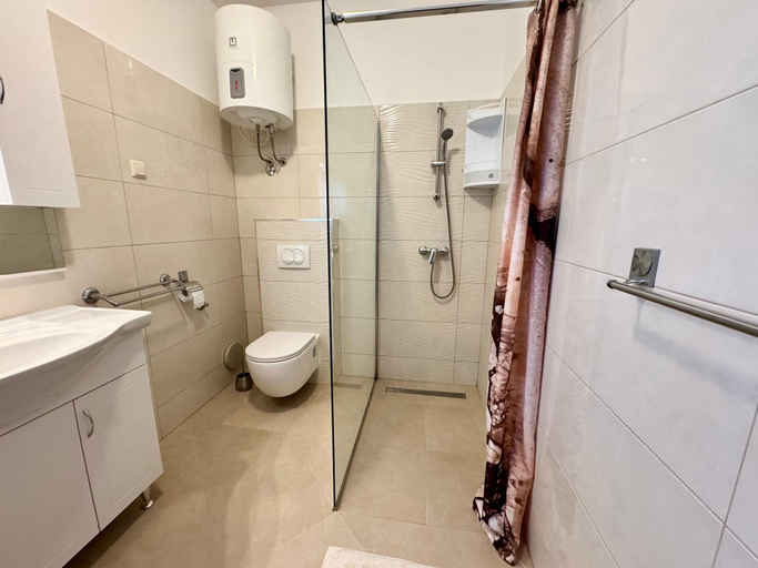 Bathroom 2, Apartment in Medulin near Sandy Beaches, Medulin
