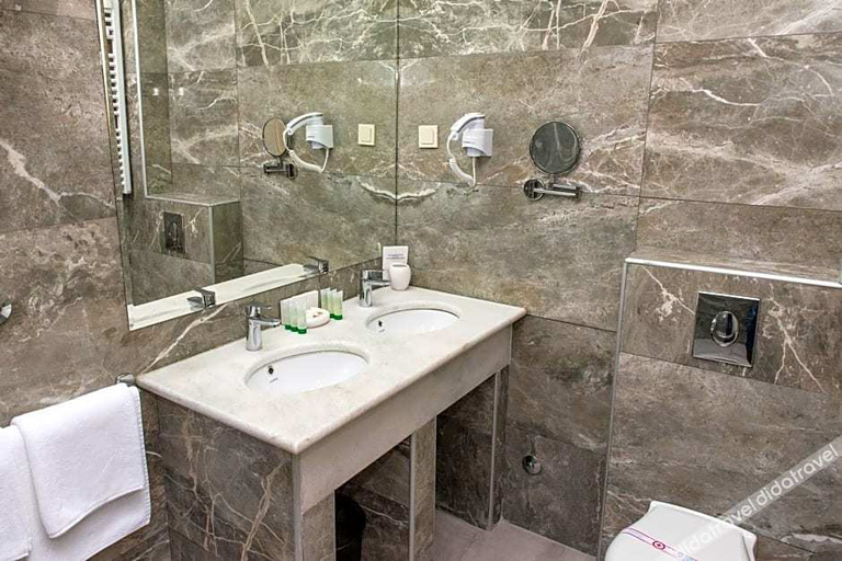 Bathroom 3, Hotel Crnogorska Kuca