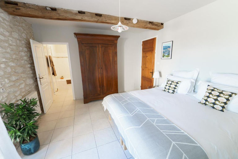 Bedroom 2, The Old Presbytery, Gironde