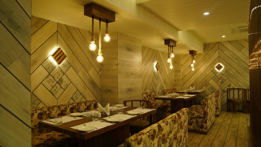 Food & Drinks 5, DE GLANCE HOTEL, Surat