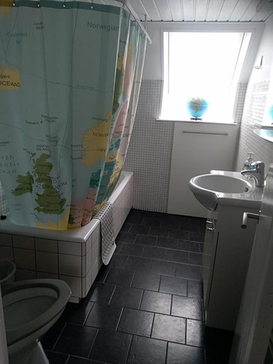 Bathroom 2, Skolevænget 35, Ringkøbing-Skjern