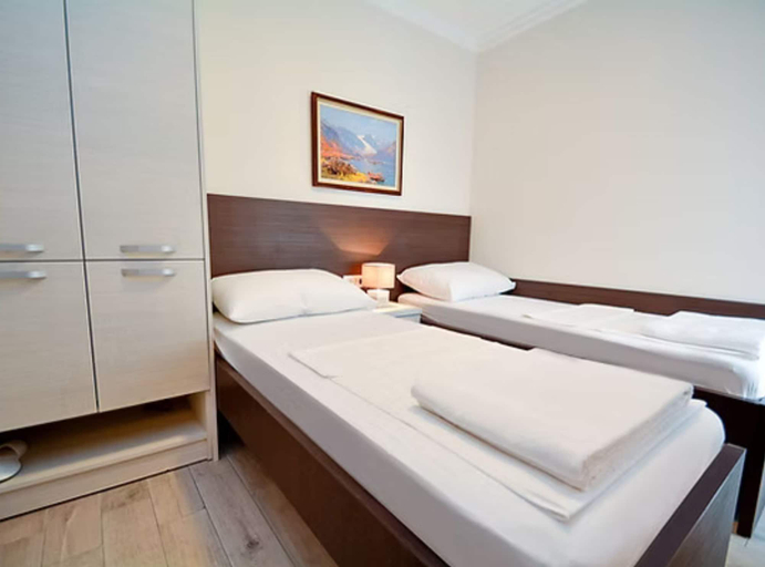Room 2, Residence Maša