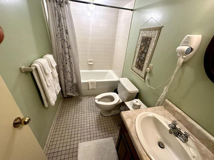 Bathroom 3, MONTAGUE INN - BED AND BREAKFAST, Saginaw