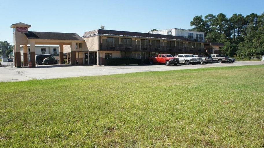 Exterior & Views 2, Executive Inn & Suites, Orange