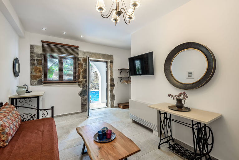 Television 2, Minos Country Living Apartments, Crete