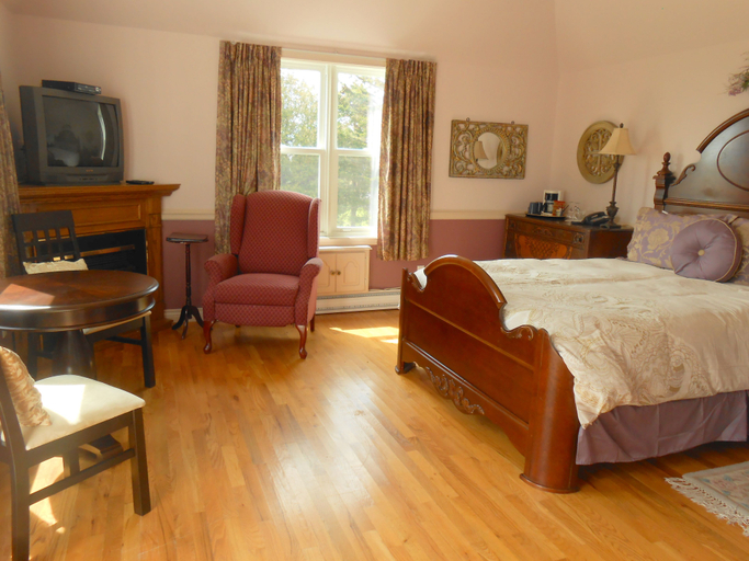 Bedroom 2, Beach Street Inn, Saint John