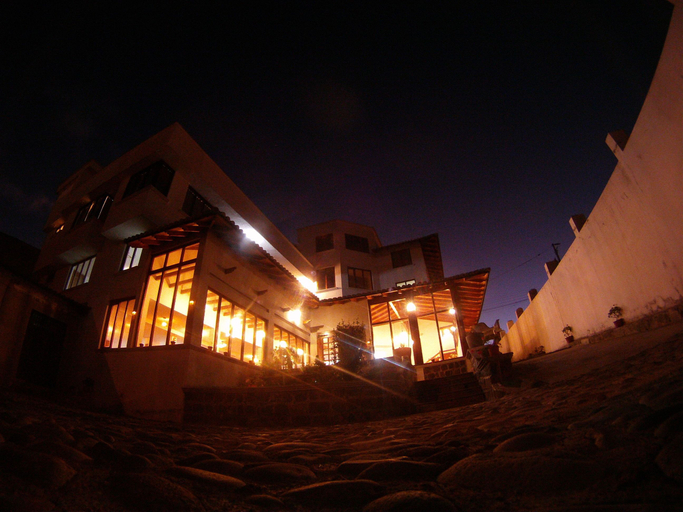 Exterior & Views