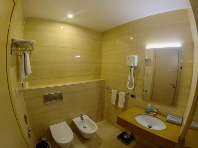 Bathroom, Sky 2 Hotel, Tiranës