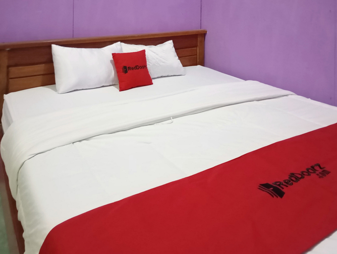 Bedroom 4, RedDoorz @ Vera Guesthouse Alun Alun Kutoarjo, Purworejo