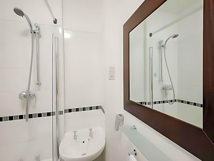 Bathroom 5, Channings Hotel, Bristol