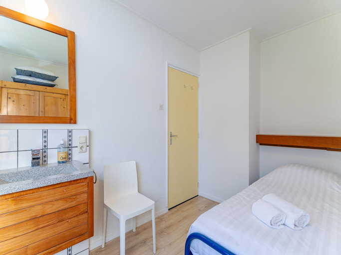 Bedroom 2, Bungalow near Dutch Beach with Garden, Veere