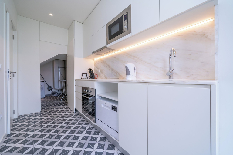 Private kitchen, Trindade Duplex by Amber Star Rent, Porto