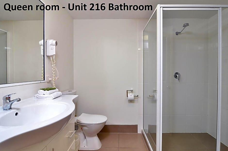 Bathroom 2, The Newport On Macrossan, Douglas