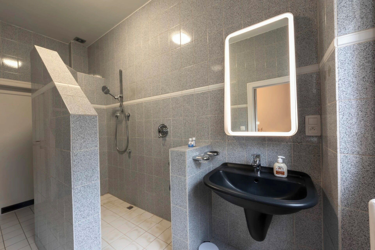 Bathroom 3, Fish Market Apartments, Bruxelles