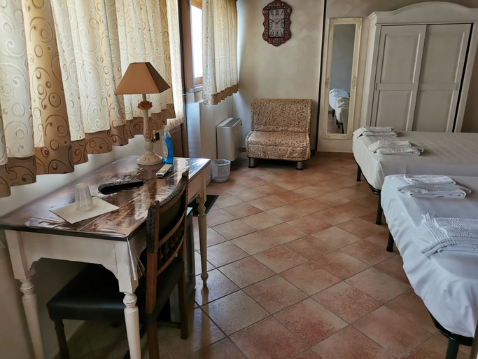 Bedroom 2, B&B Oasi Di Mamma Clara, Latina
