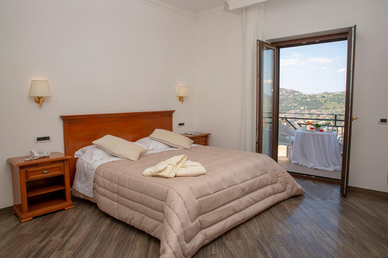 4, Villa Donna Carmela, Napoli