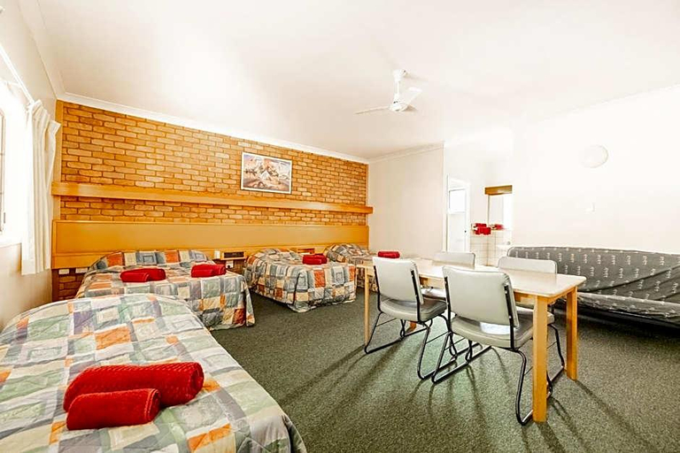 Others 5, Landsborough Lodge, Barcaldine