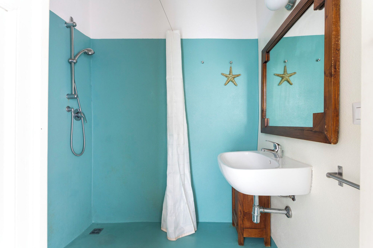 Bathroom 4, Casa con terrazza panoramica e servizio e-bike, Oristano